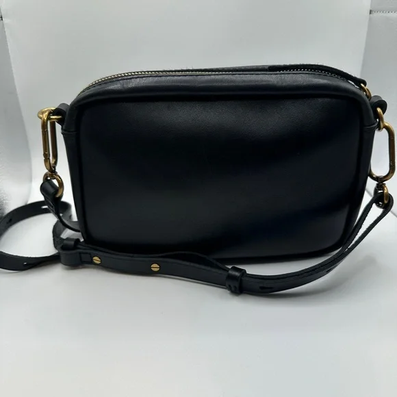 Madewell Leather Carabiner Medium Crossbody Bag in Black - Picture 4 of 8